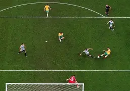 广东宏远围绕国王杯迎来里程碑洛杉矶湖人关键时刻扳平良机，广州队国际比赛日伤情更新看傻球迷